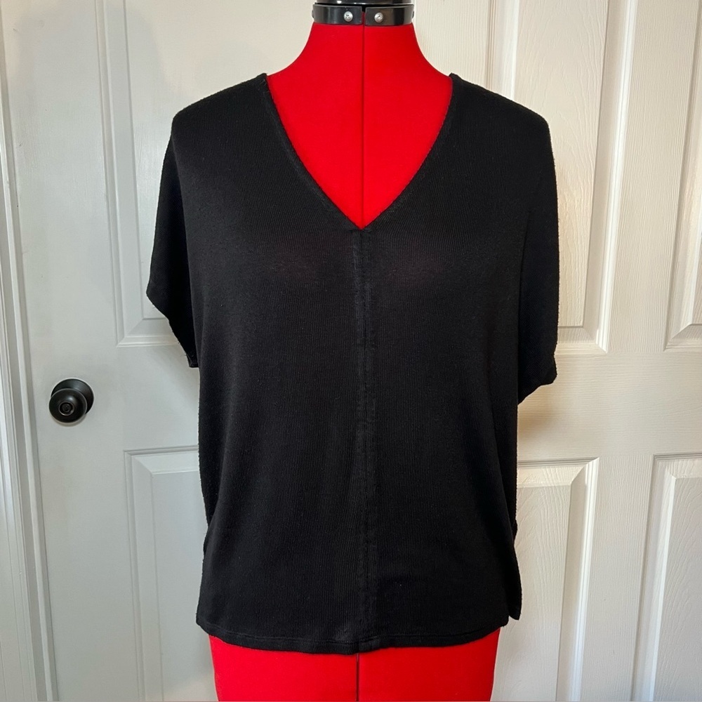 Elite TAHARI Short Cap Sleeve Tight Knit V-Neck Black Pullover Shirt Blouse Med